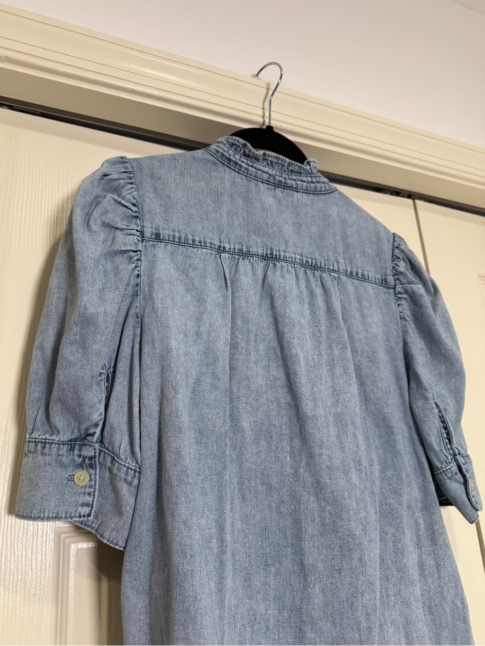 GAP Puff Sleeve Ruffle Denim Shirt Button Down Top Light Wash Indigo Size Medium - Picture 7 of 11